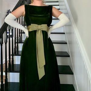 Vintage 1960s green velvet dress with satin bow